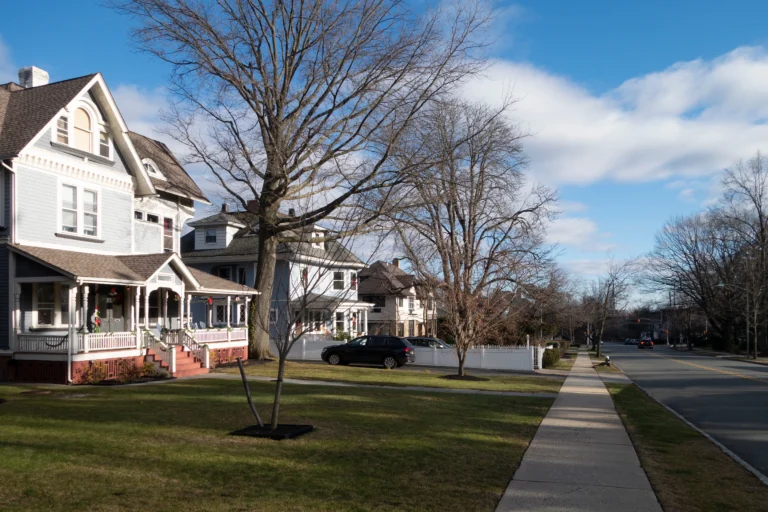 Residential homes in a New Jersey neighborhood where similar properties can sell at different speeds